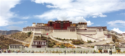 滚动新闻 正文    压题照片:西藏布达拉宫全景.